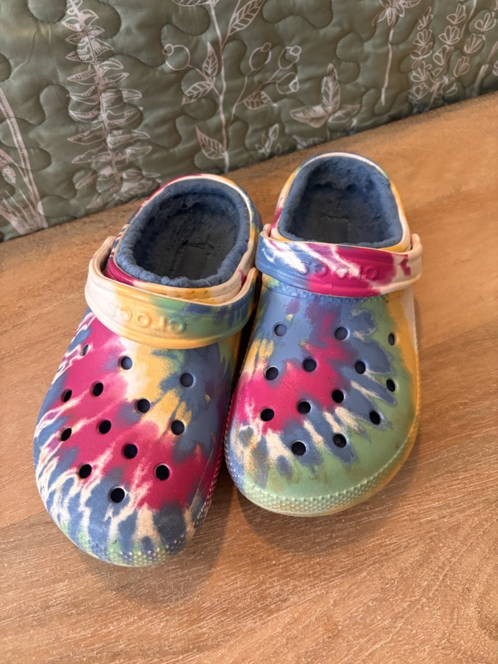 CROCS Tie-Dye Fuzzy-Lined Slip-Ons - Multicolor